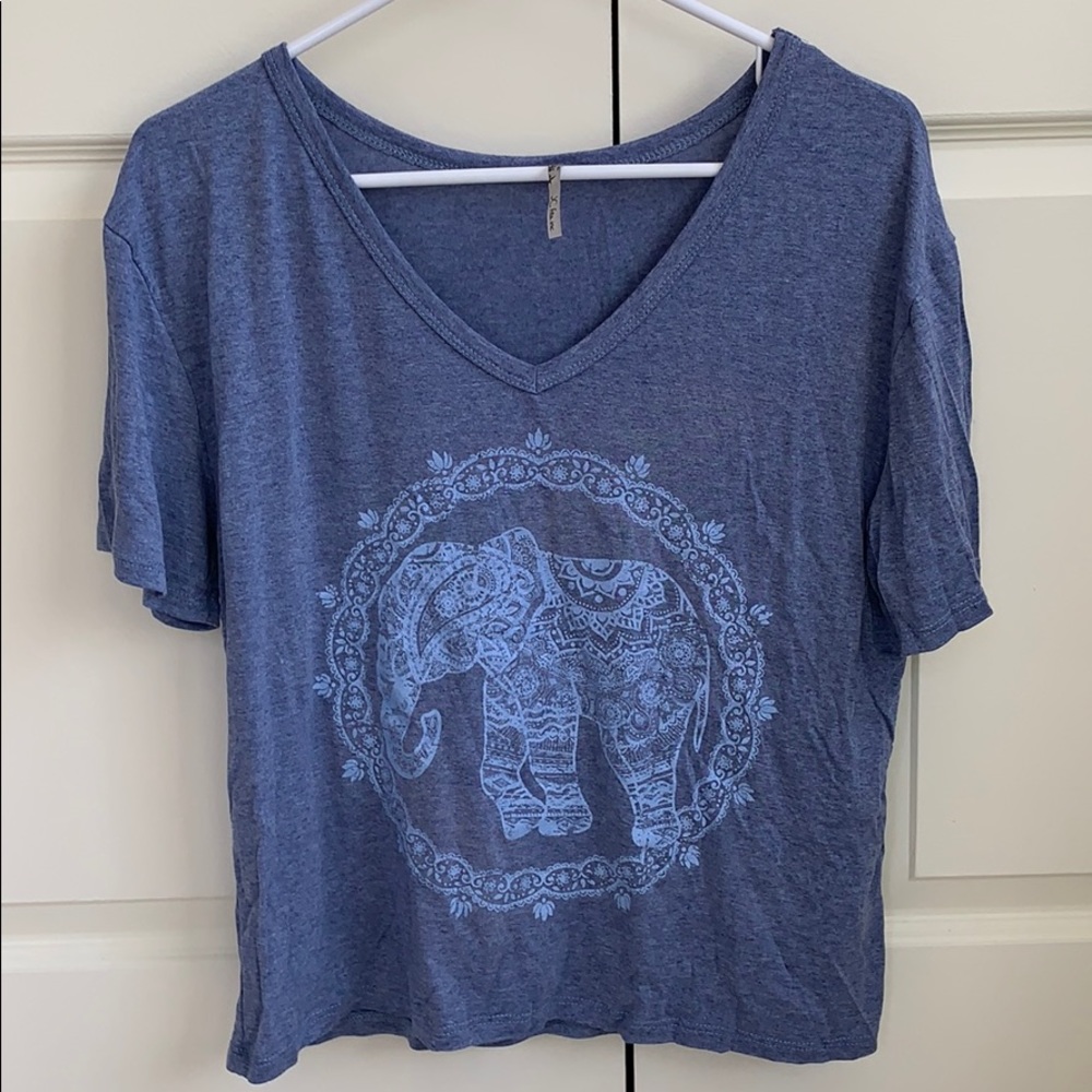 JC Fits inc Blue elephant short sleeve shirt